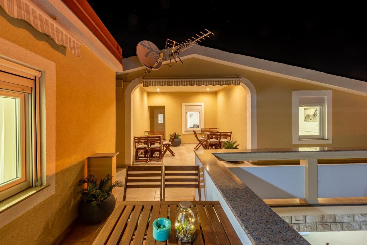 Villa Karmen - Poolhouse Vir Eksteriør bilde