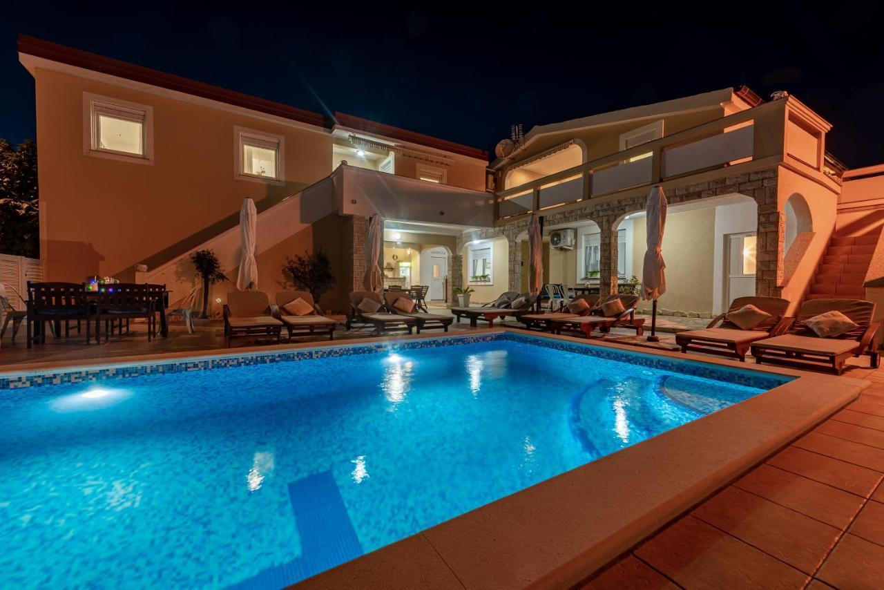 Villa Karmen - Poolhouse Vir Eksteriør bilde